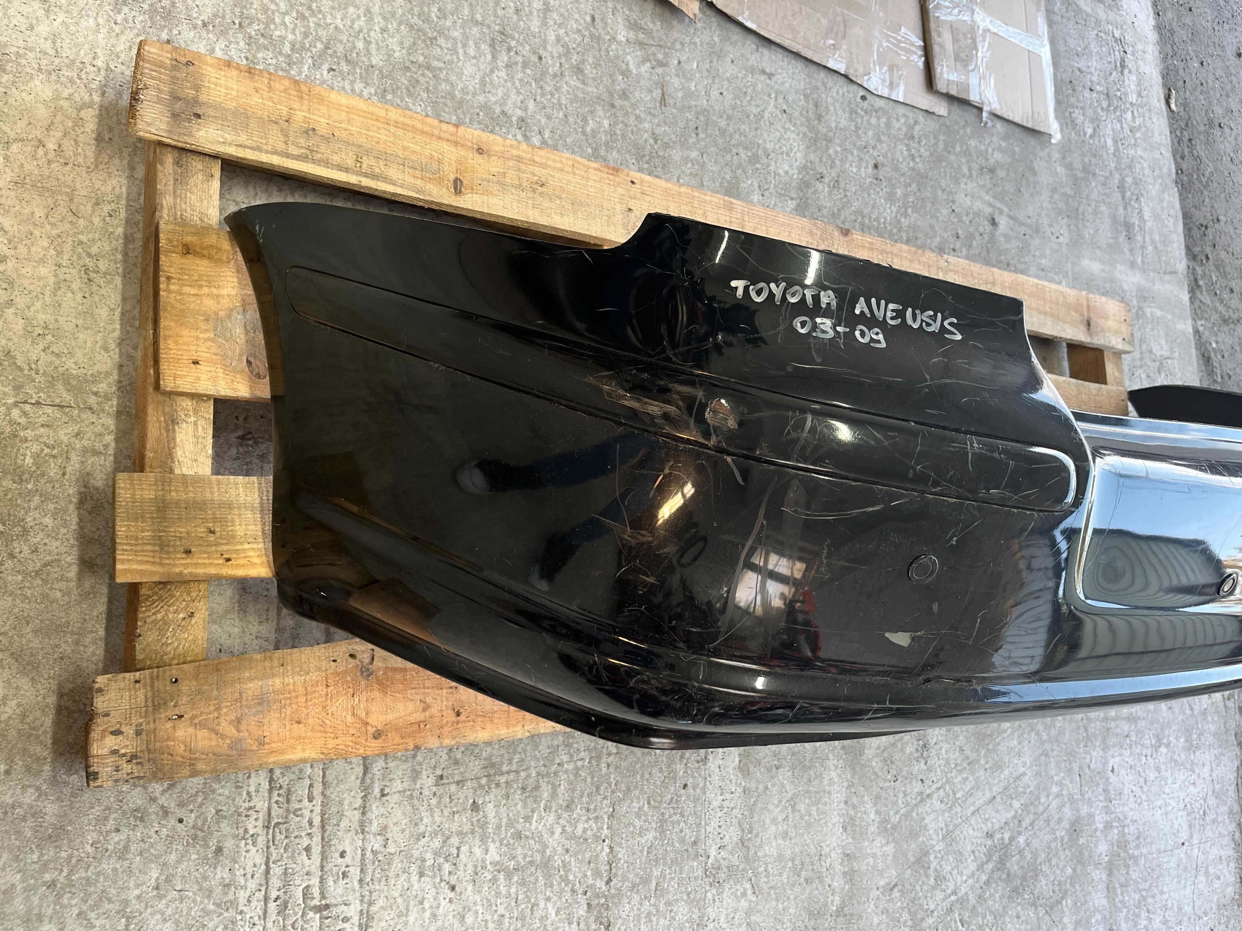 Задній бампер Toyota Avensis T25 седан 2003-2008 5215905090