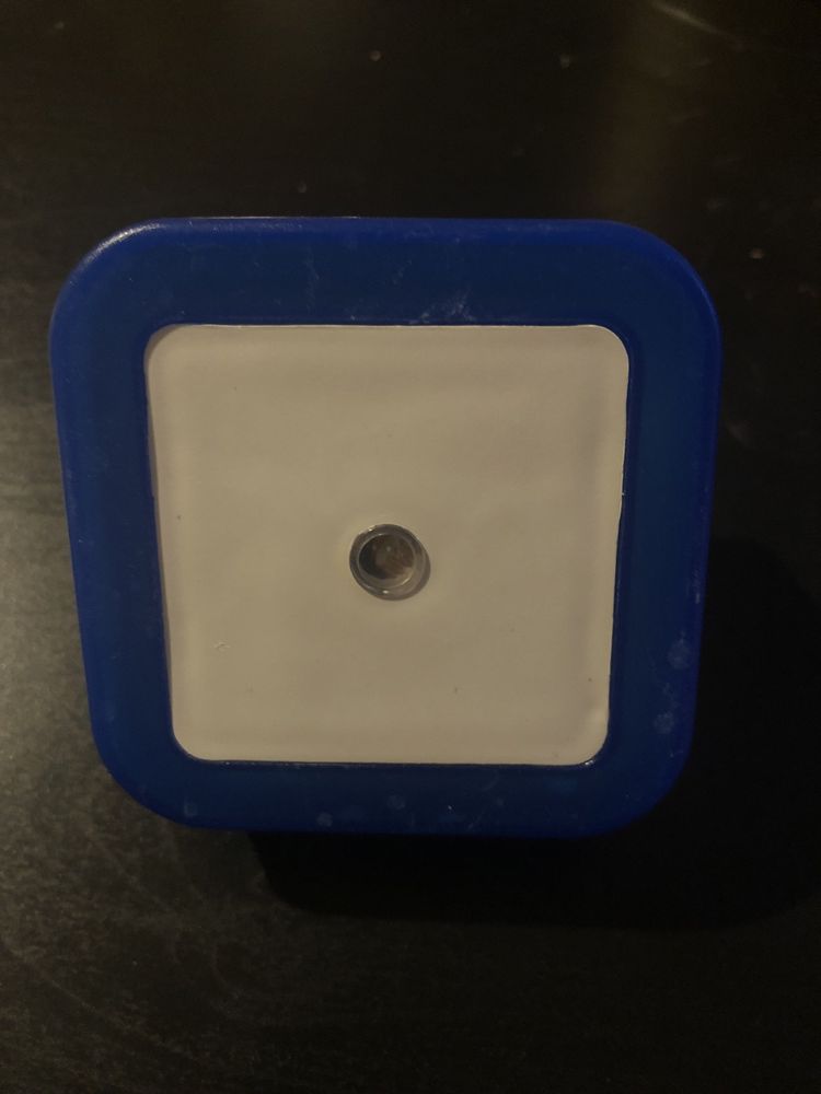 Lampka kontaktowa - niebieskie światło z czujnikiem zmierzchu