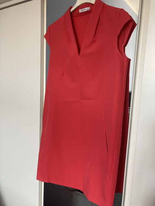 Elegancka malinowa sukienka mini