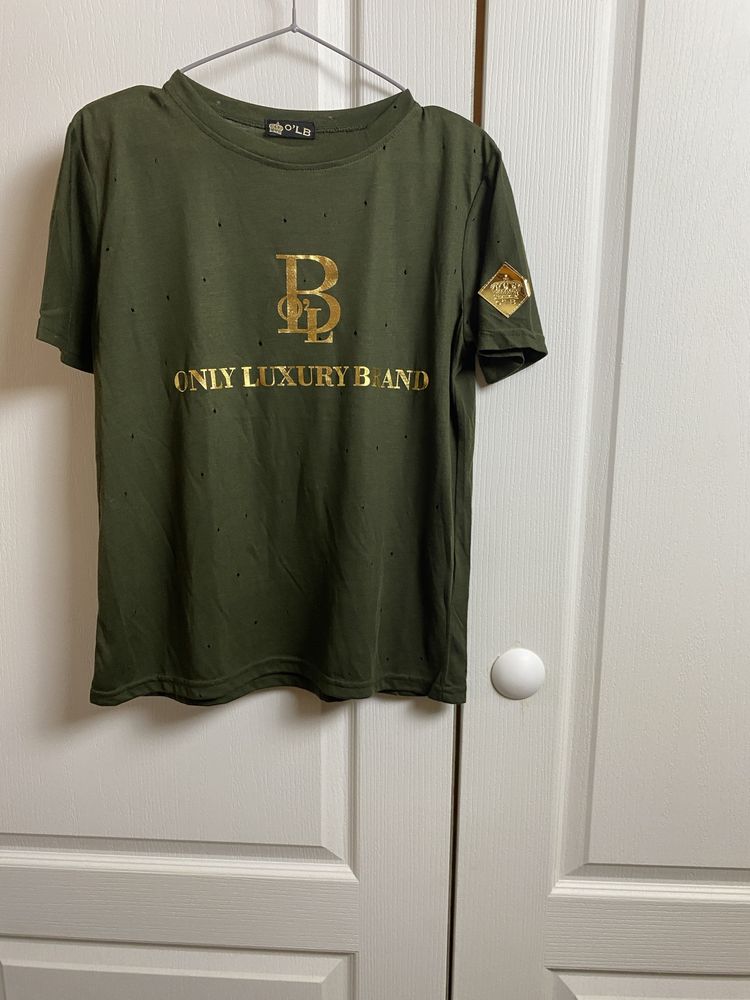 Khaki t-shirt damski O'lb z oryginalnymi dziurami, logo, r.uni