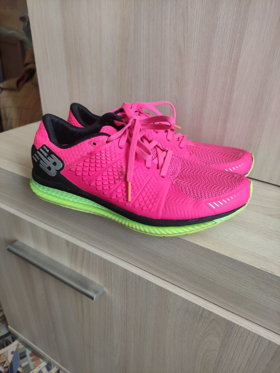Кроссовки для бега и ходьбы.New Balance Fuel Cell Running Shoes