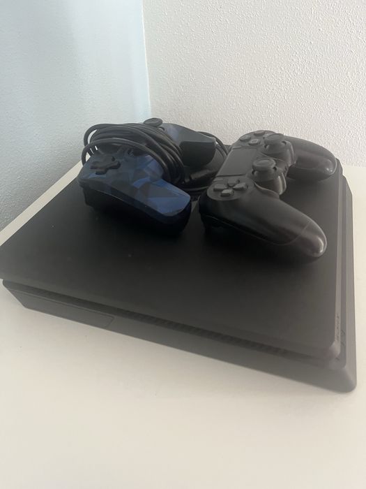 Playstation 4 com comandos