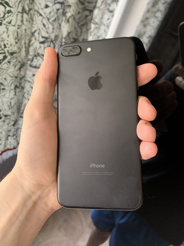 Продам телефон Iphone 7+