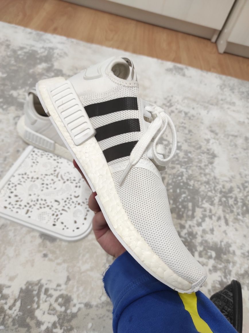 Кросівки Adidas NMD R1