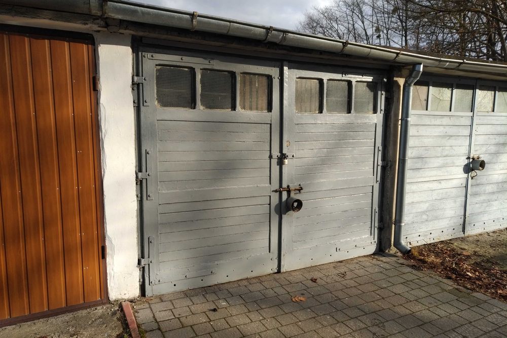 Garaz murowany, centrum miasta, Hutnicza