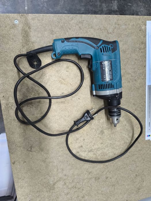 Wiertarka udarowa Makita uszkodzona