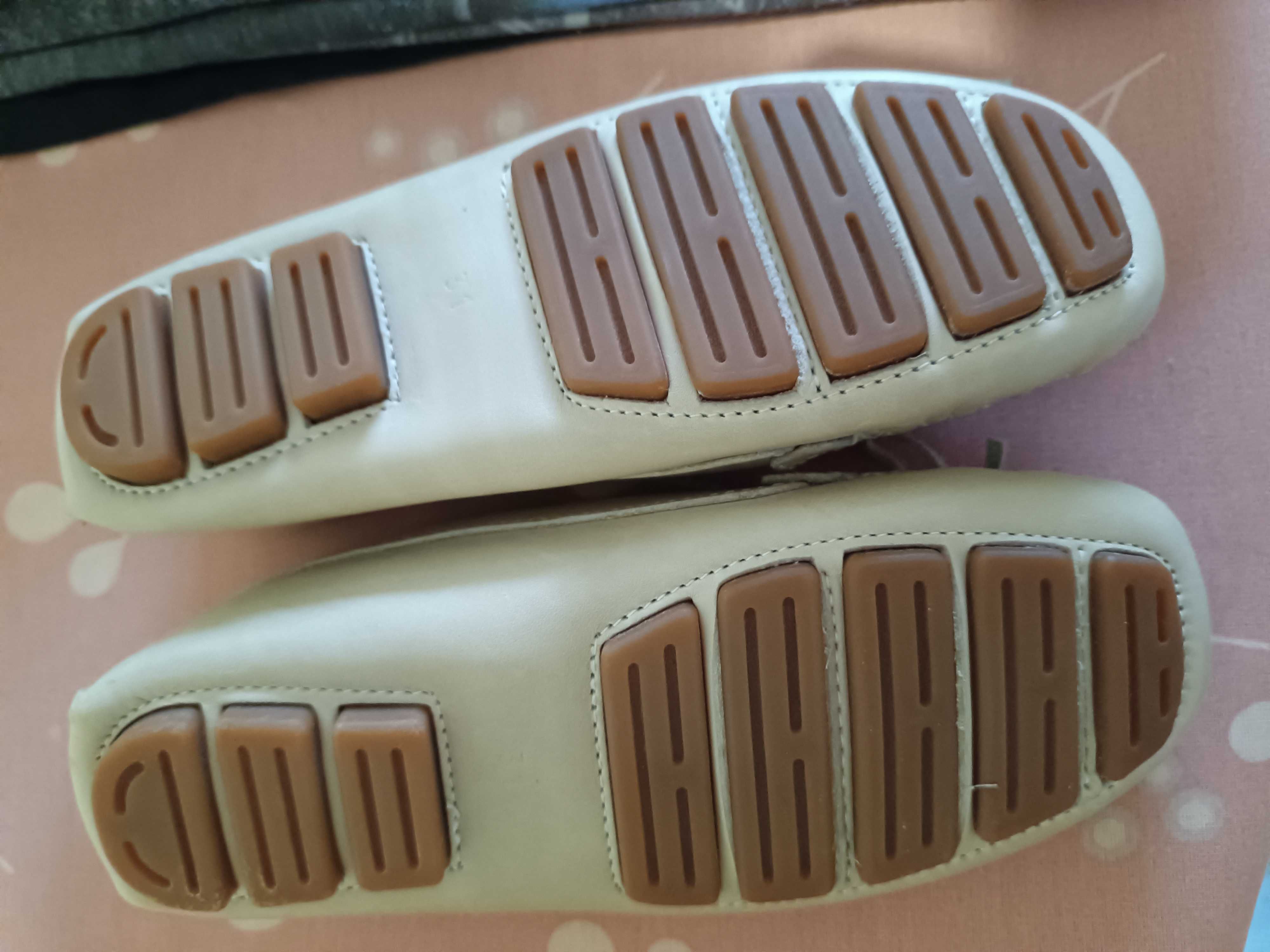 sapatos de criança novos