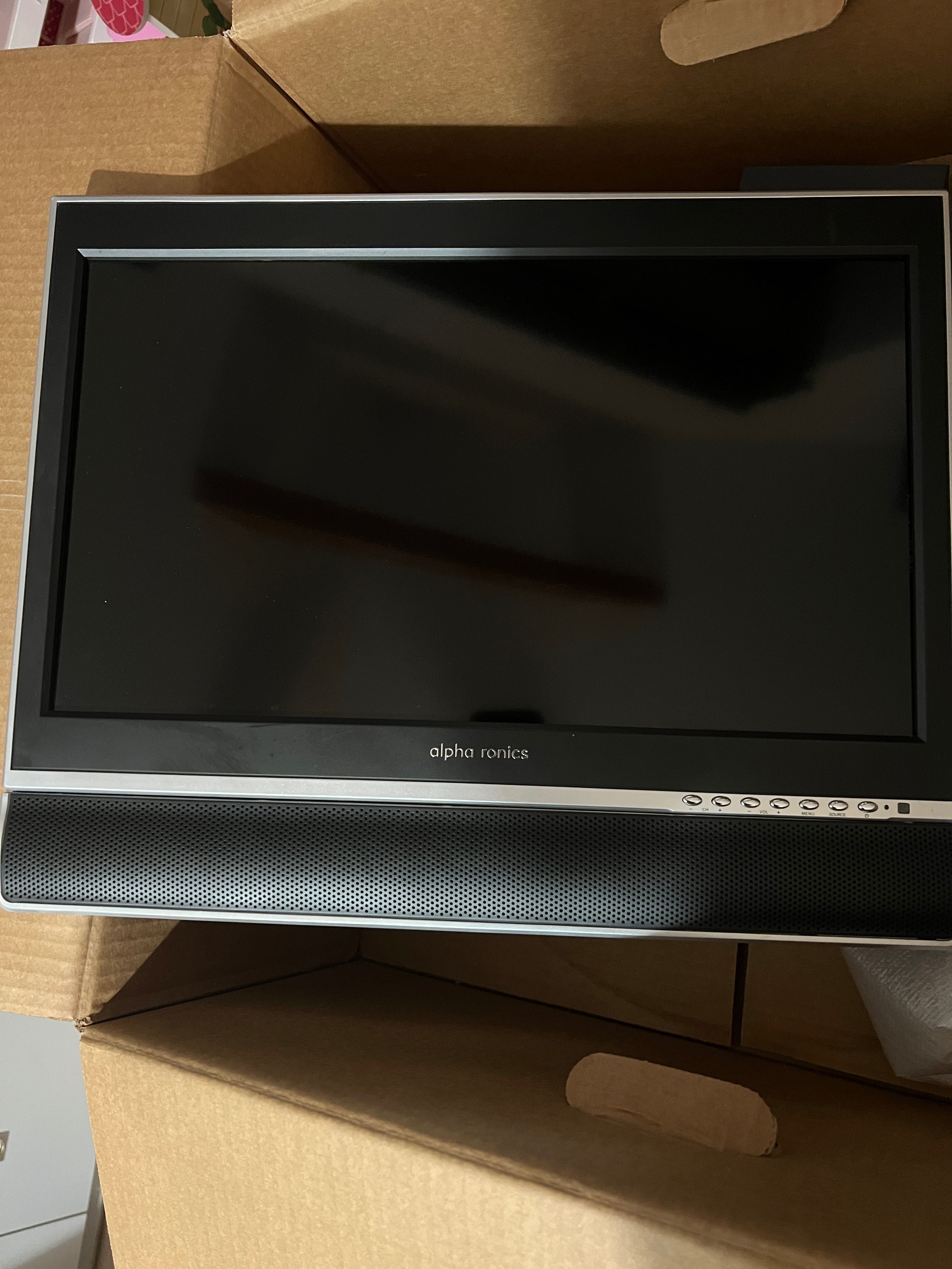 Telewizor Alphatronics do kampera, przyczepy z uchwytem novus sky