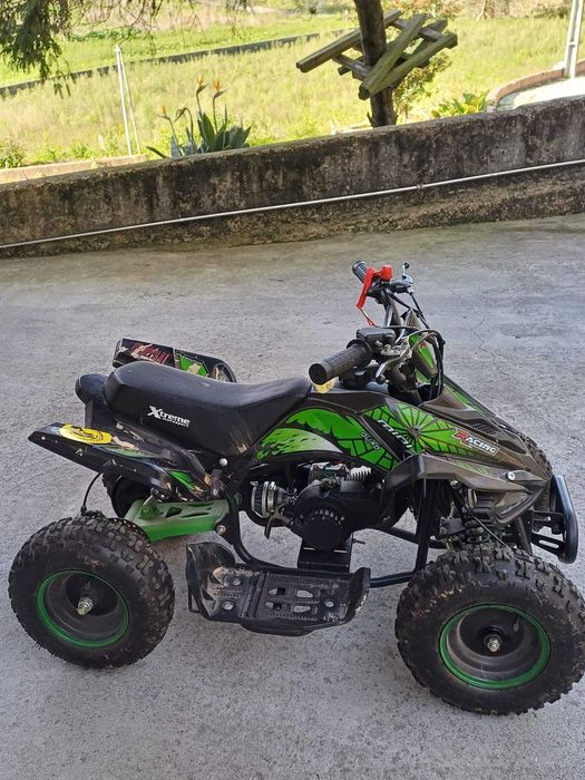 Moto 4 infantil, como nova.