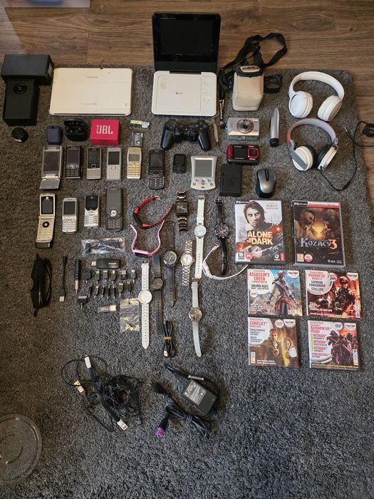 Zestaw elektroniki uszkodzonej i działającej + gry do komputera.