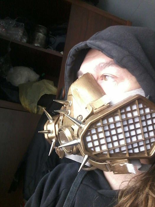 распиратор з шипами кіберпанк стімпанк