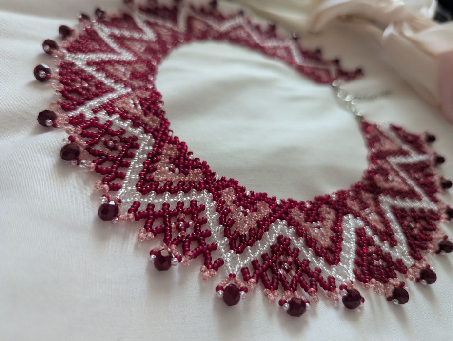 Силянка, криза, кольє з бісеру