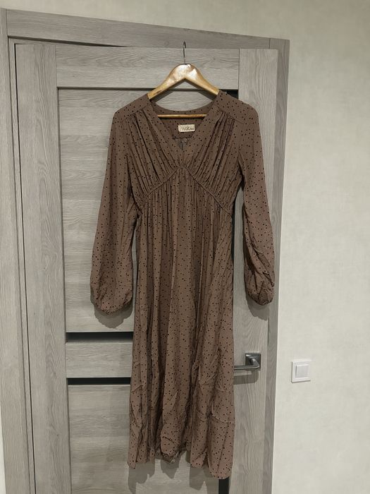 Сукня міді в горошок