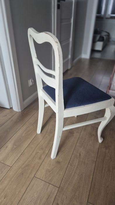 Komplet 4 krzeseł drewnianych