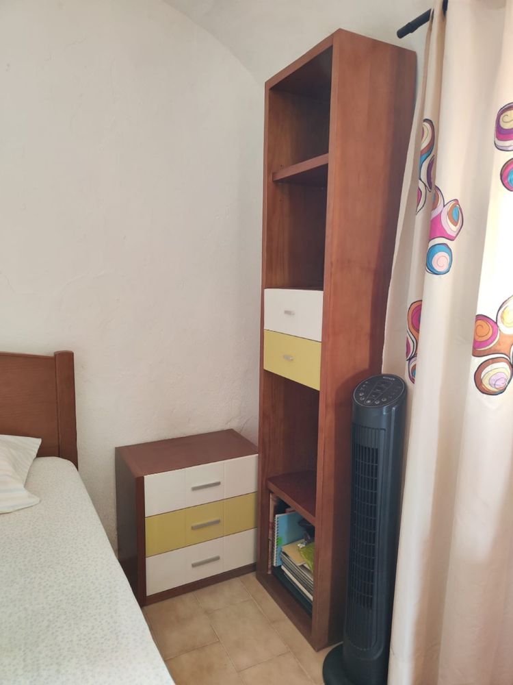 Mobília de quarto em madeira maciça