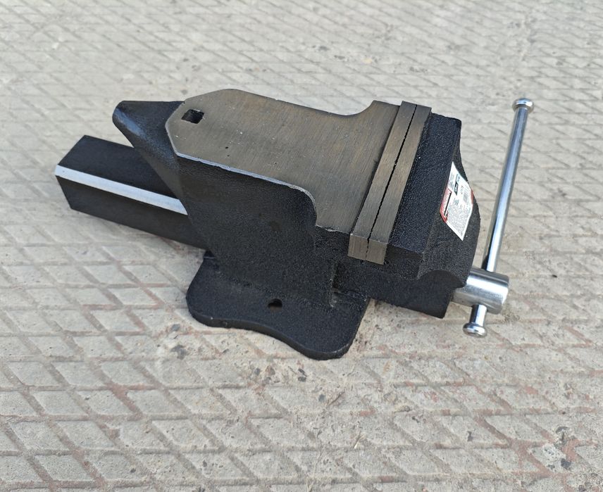 Лещата слюсарні  100 125 150 200 мм Haisser тіски  з наковальн