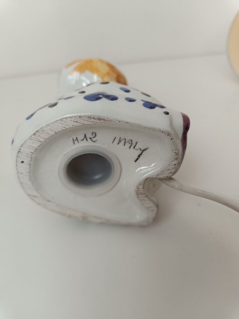 Mała lampka z ceramiczną podstawą