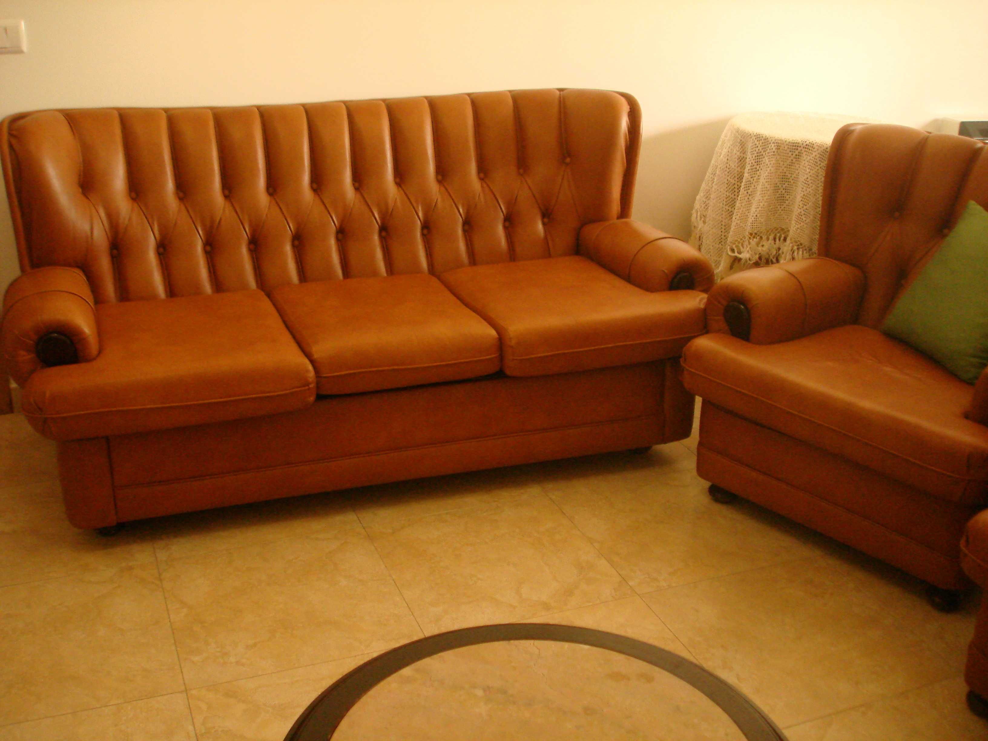 Mesas, sofás, cadeiras de sala para desocupar casa