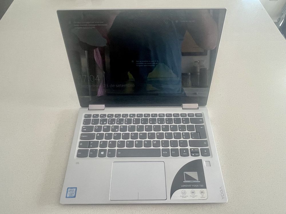 Lenovo YOGA 720