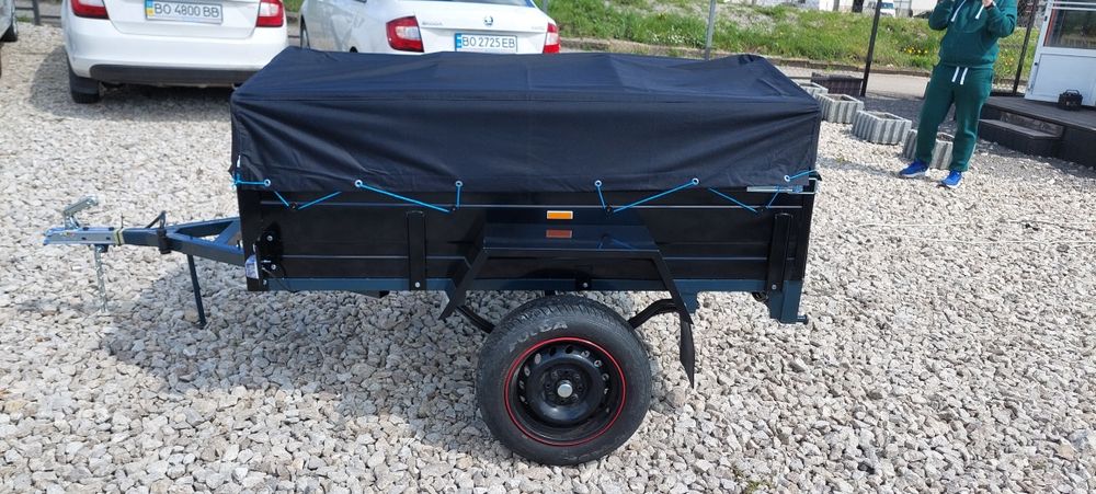 Прицеп до автомобіля / причеп легковий (з колесами і тентом з дугами)