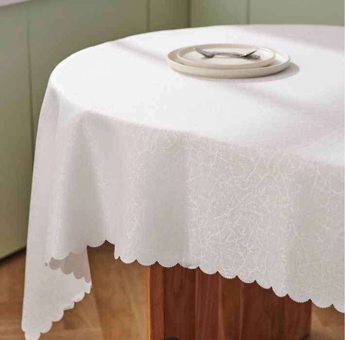 Скатертина біла святкова