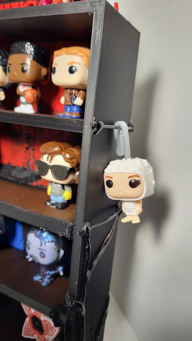 Полиця для кіндерів по серіалу Дивні Дива