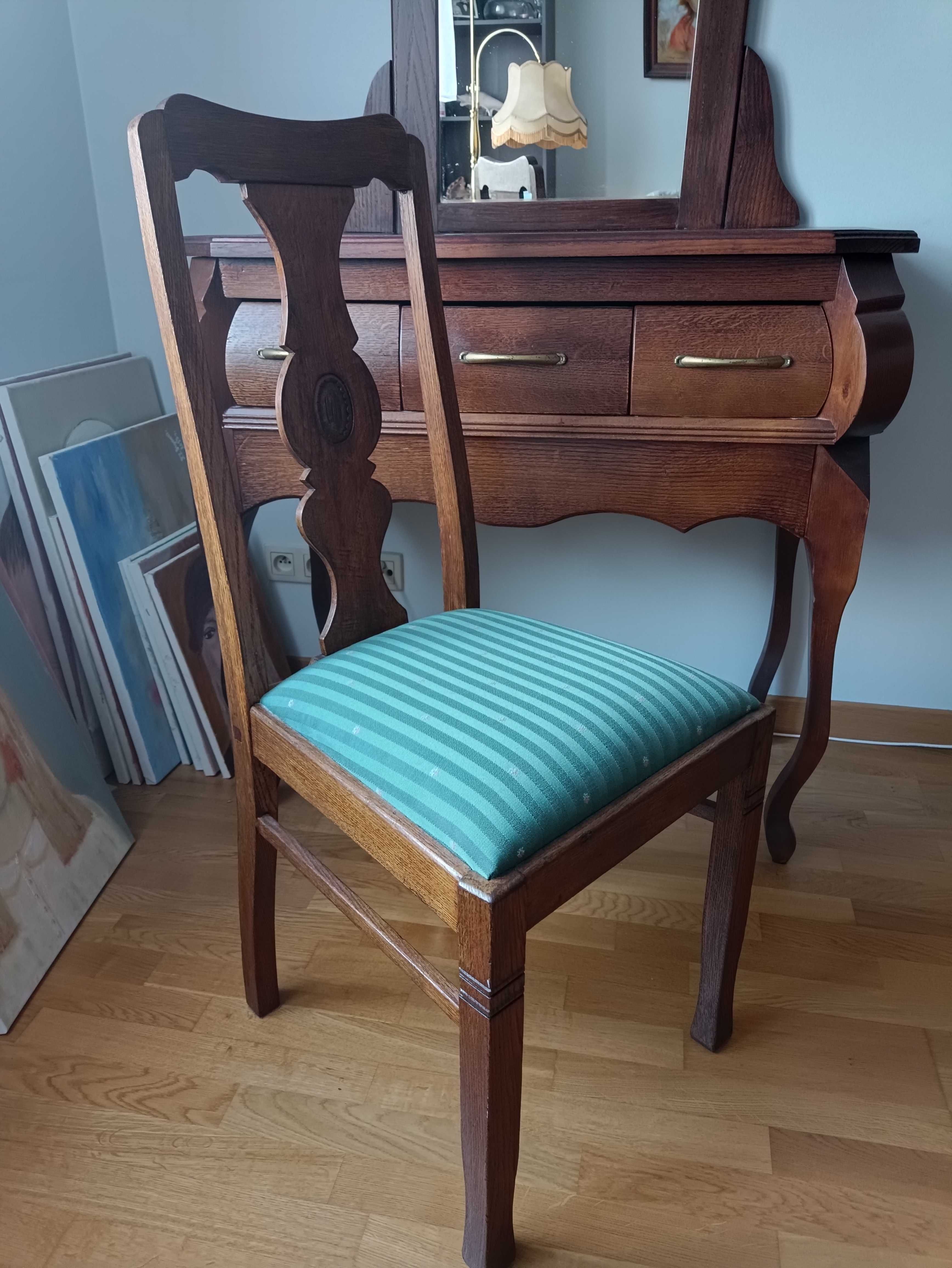 krzesło stare z obiciem