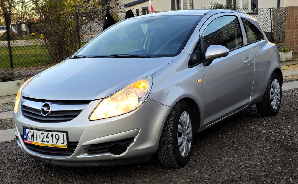 Opel corsa 1.2 benzyna 80 km Bogata Wersja 5l benzyna klimatyzacja