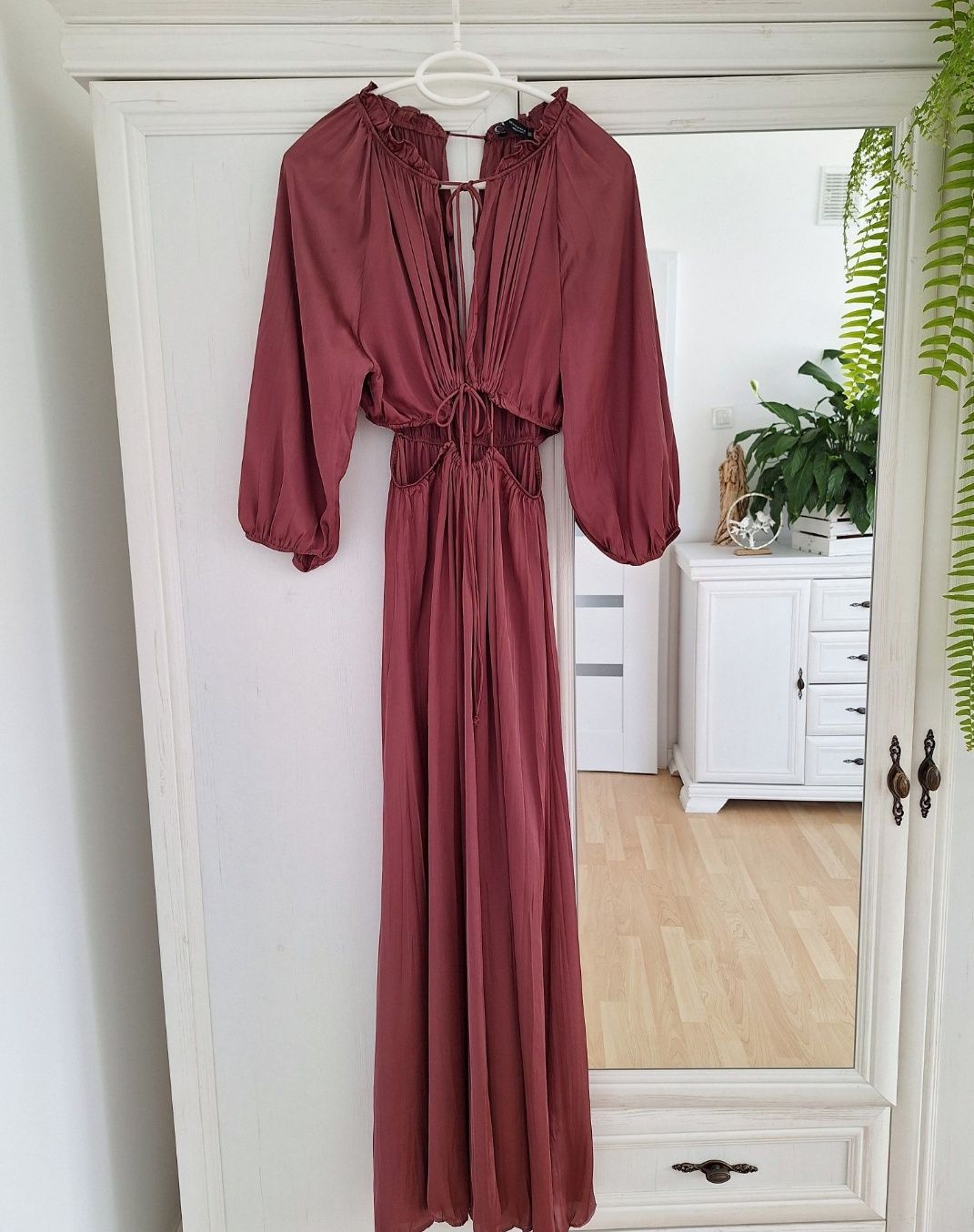 Sukienka satynowa MIDI zara
