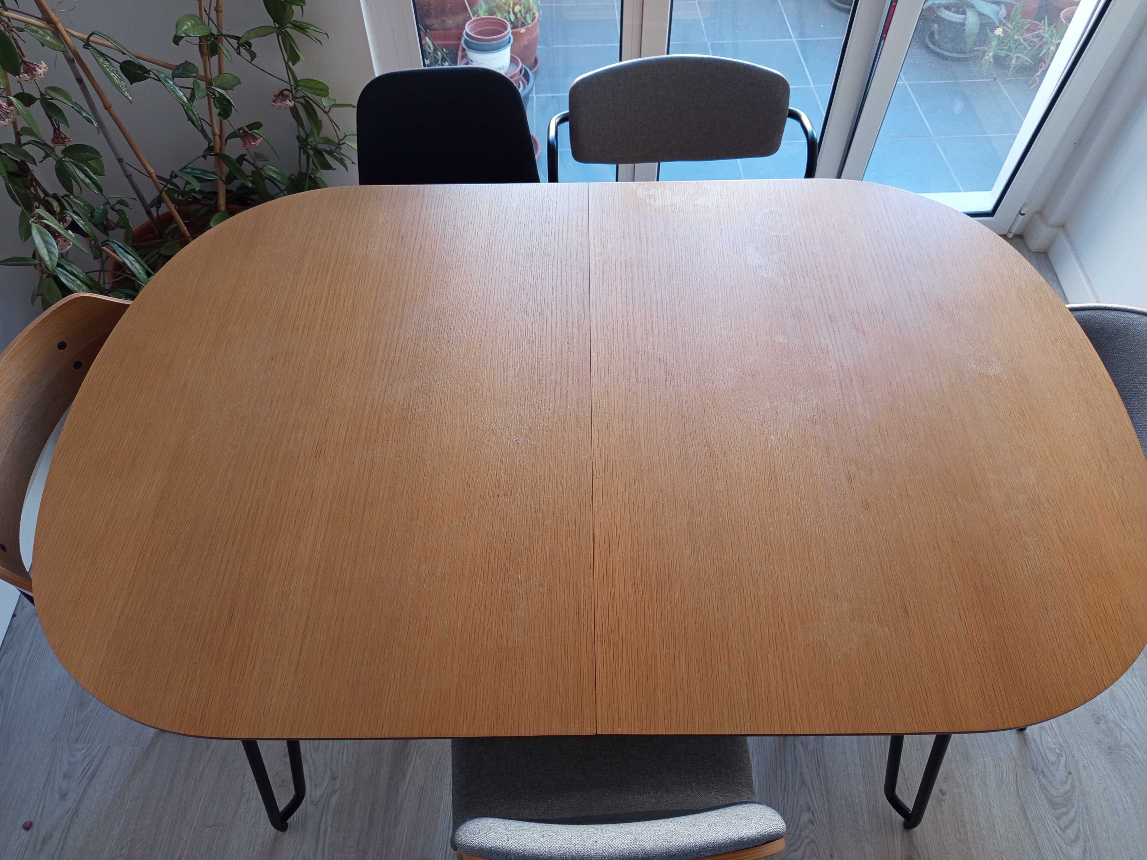 Mesa com cadeiras