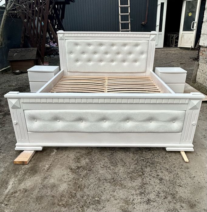 Ліжко та тумбочки