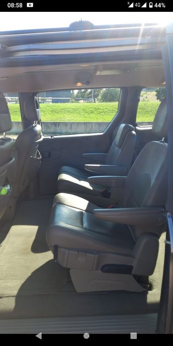 Chrysler Voyager com motor 2.7 diesel 60.000 km