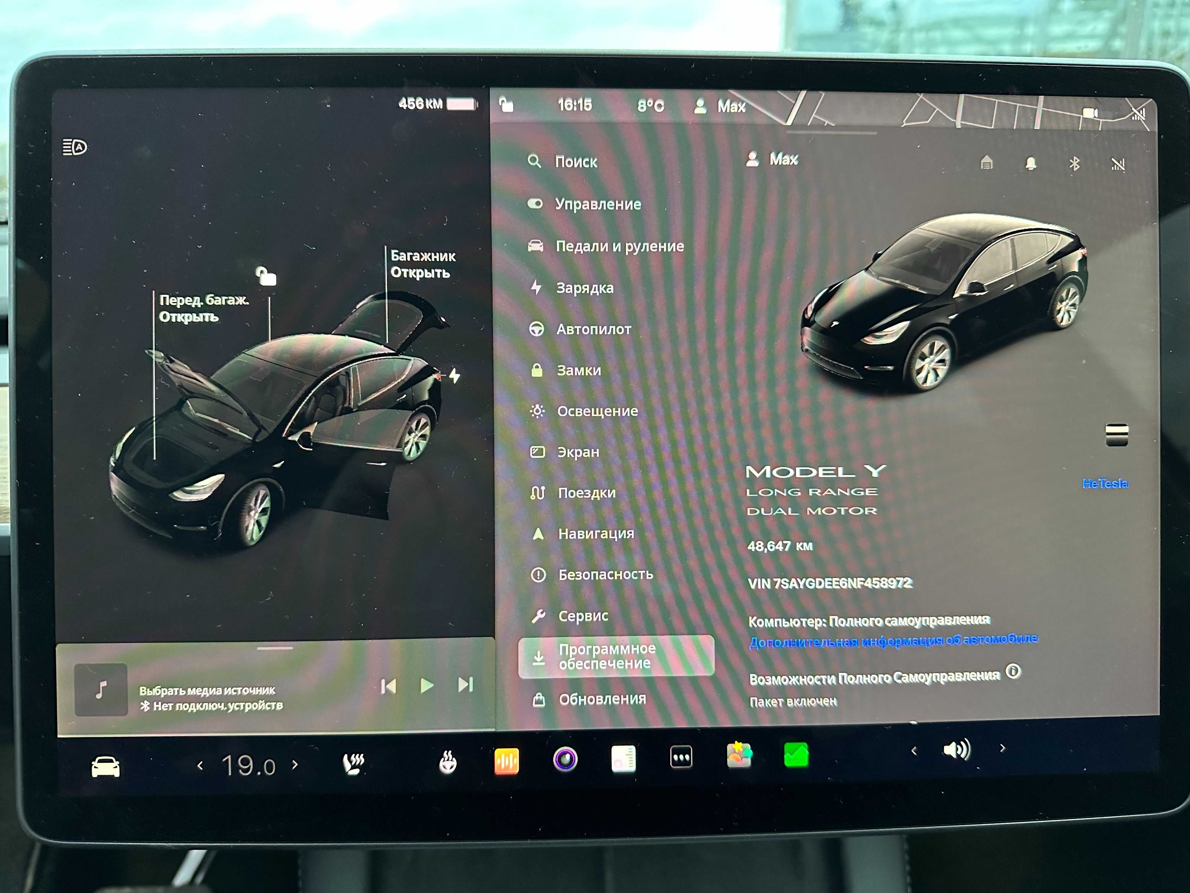 Tesla Model Y 2022 року. Dual Motor Long Range. Білий колір.