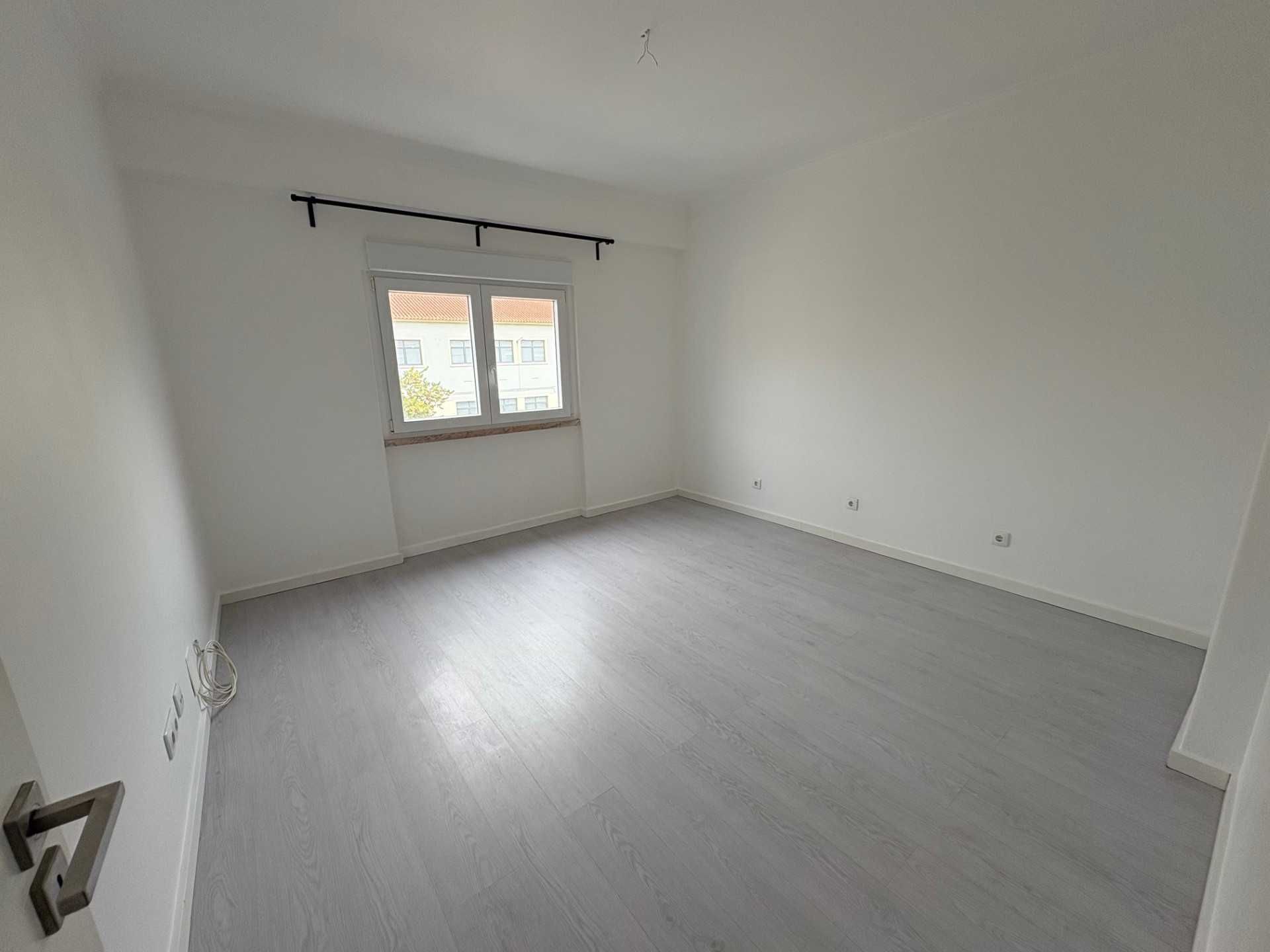 Apartamento T3 remodelado (2.º andar) com arrecadação - Bobadela