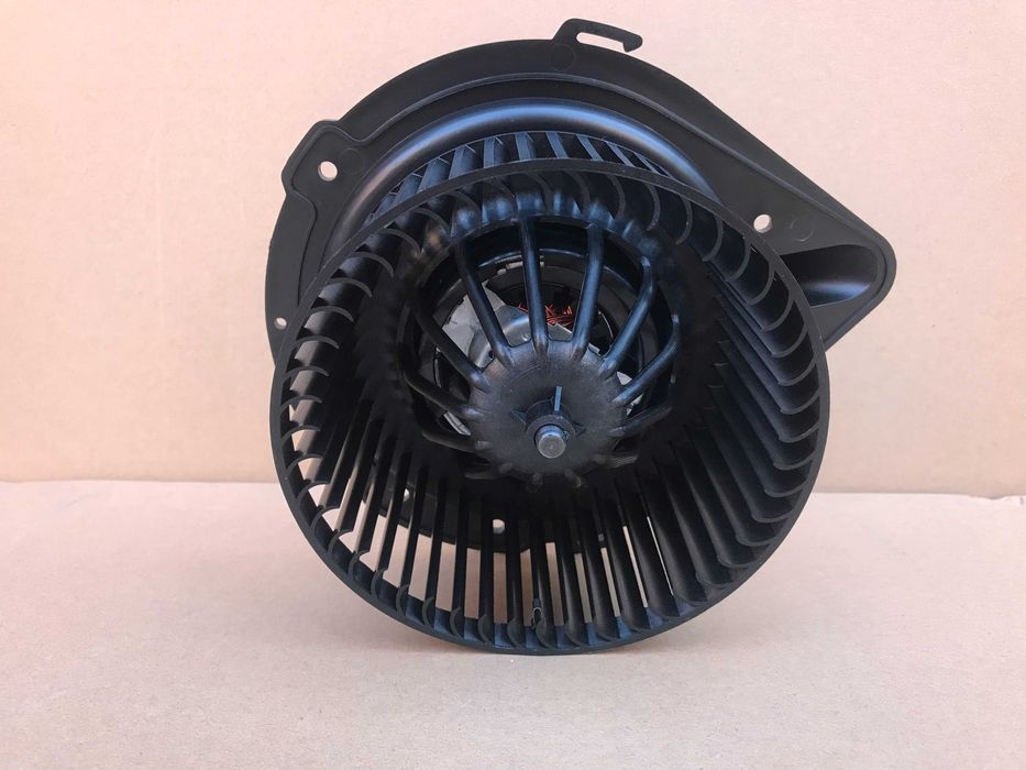 Моторчик печки вентилятор Audi 80 B3 B4 Volkswagen Passat B3 B4