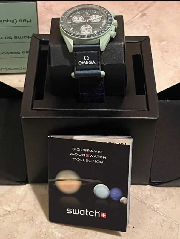 Omega x Swatch SO33G100 Ziemia - Biokeramika z Naturalnymi Materiałami