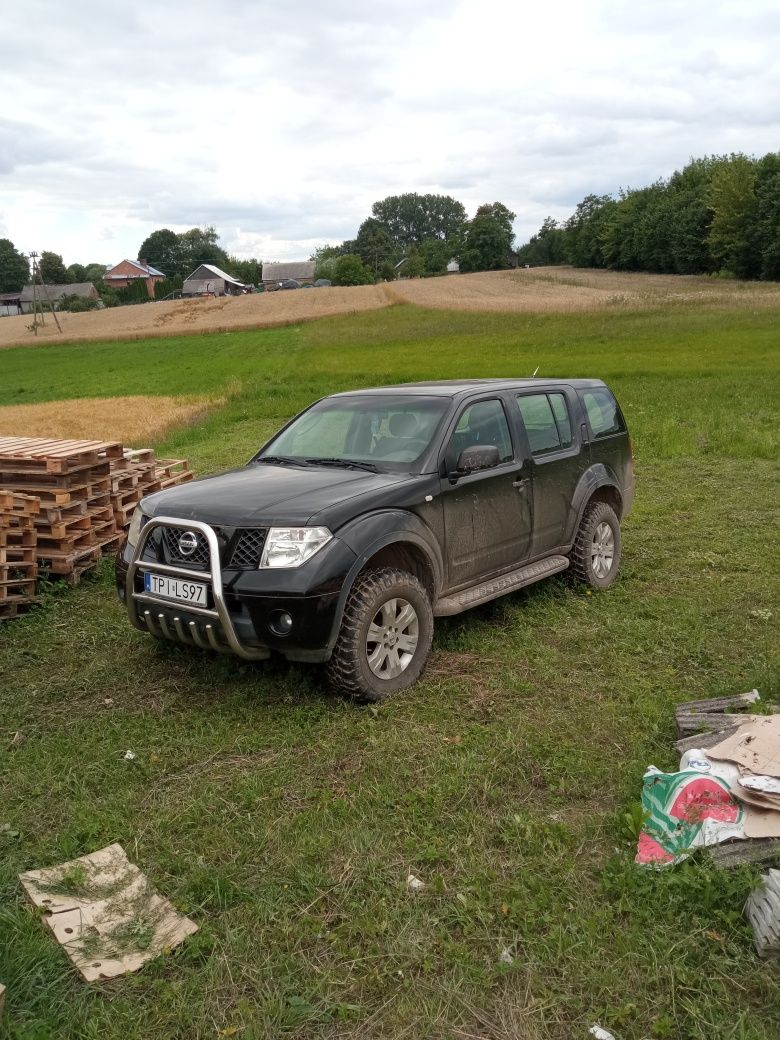 Samochód terenowy Nissan Pathfinder