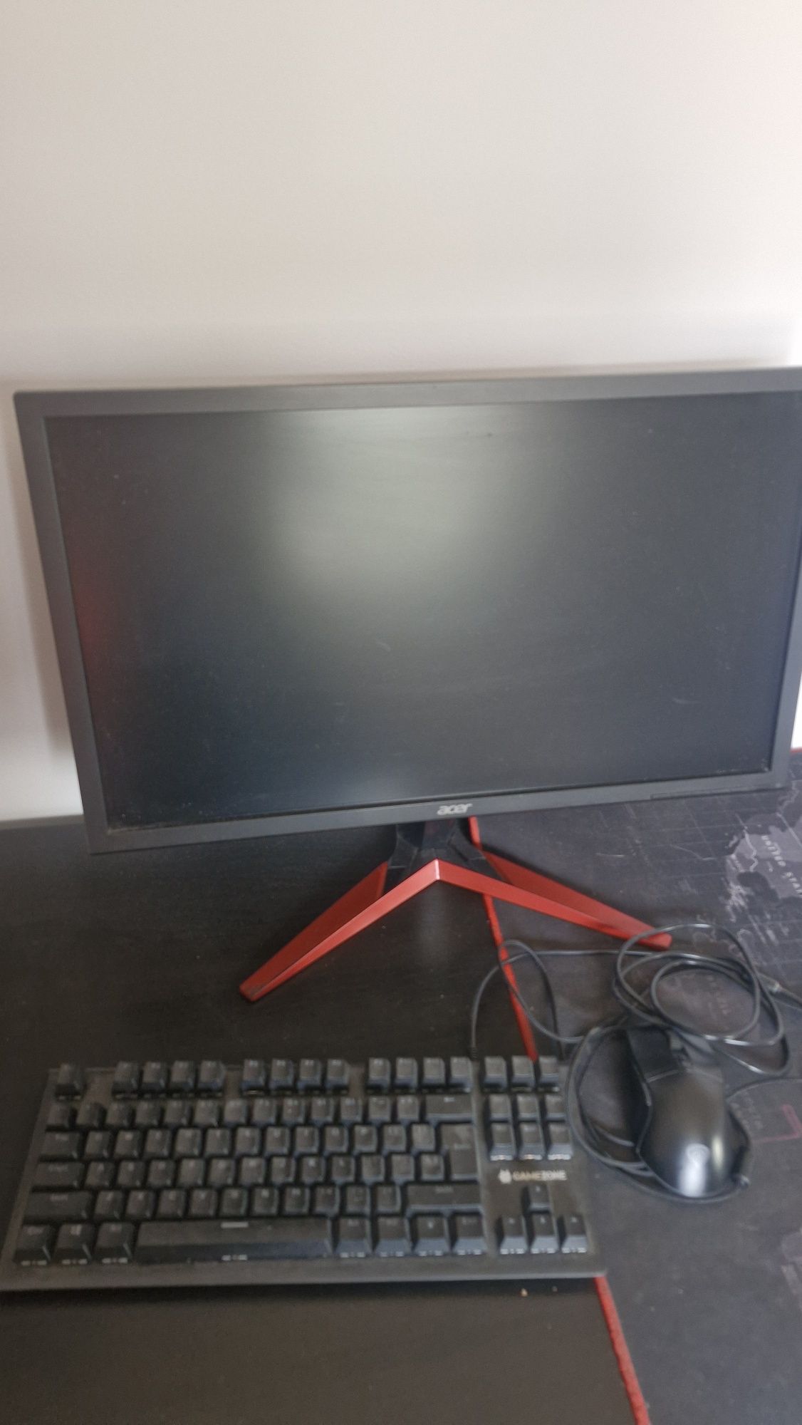 Komputer  stacjonarny  + monitor,myszka klawiatura