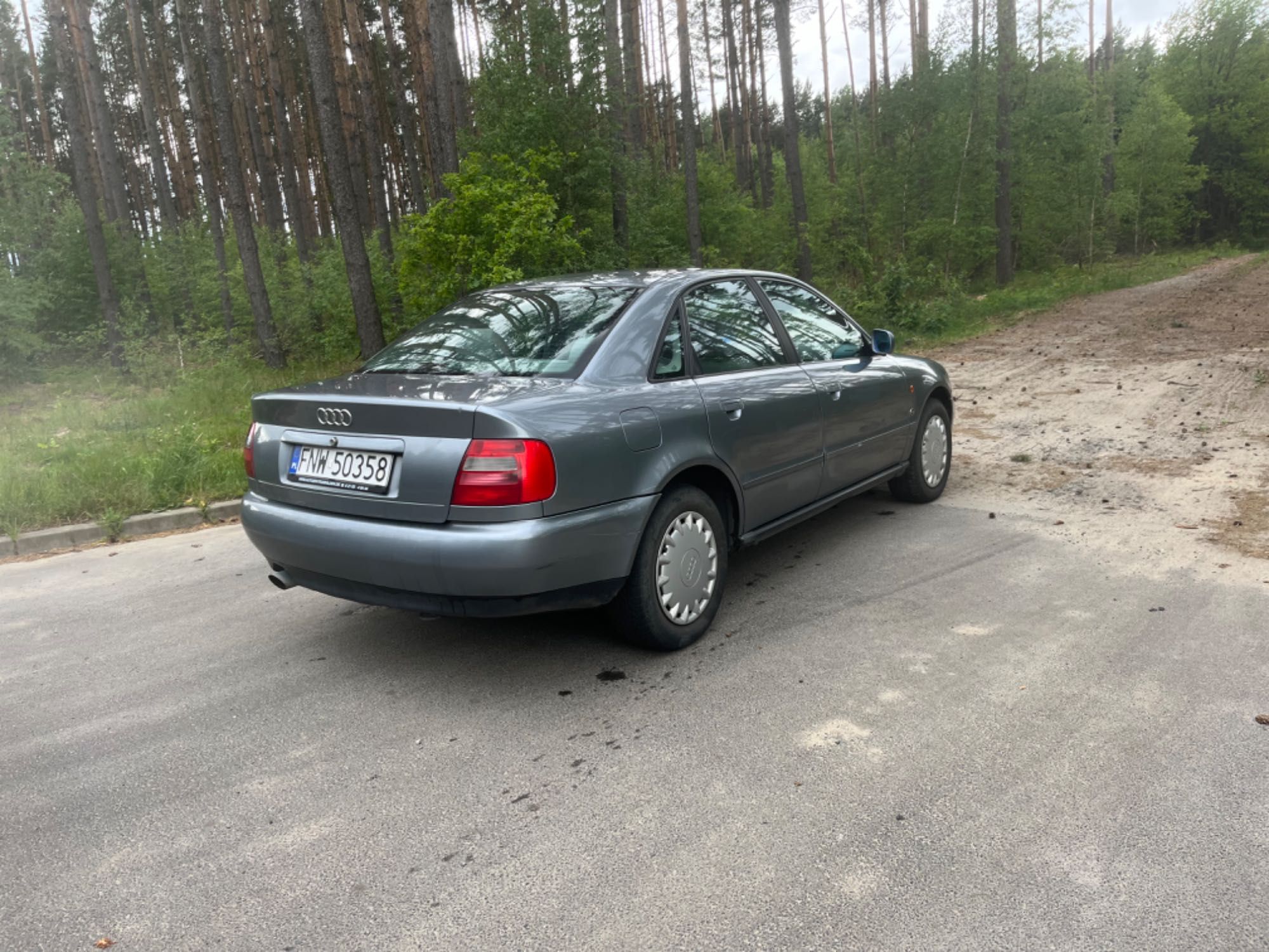 Audi A4B5 1.6 benzyna