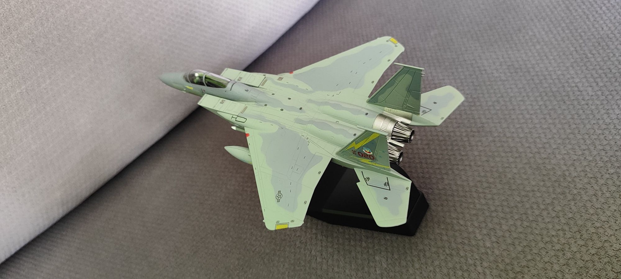 Samolot metalowy f-15 eagle skala 1:100 jak nowy
