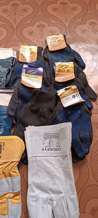 Продам перчатки  разные