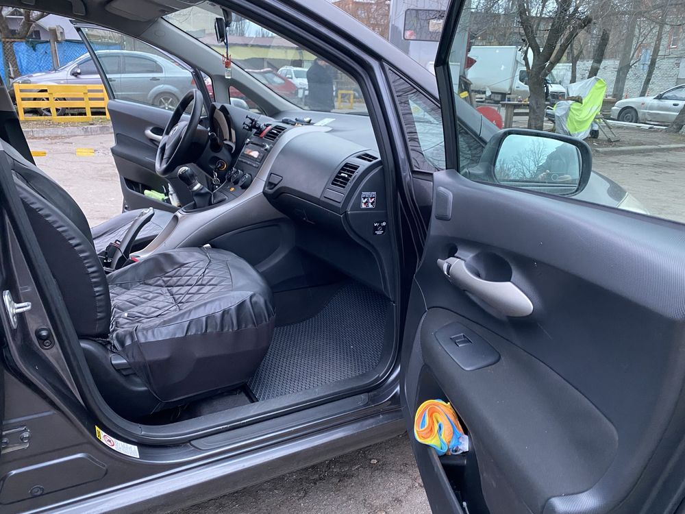 Toyota Auris ʼ08р 1.6 механіка
