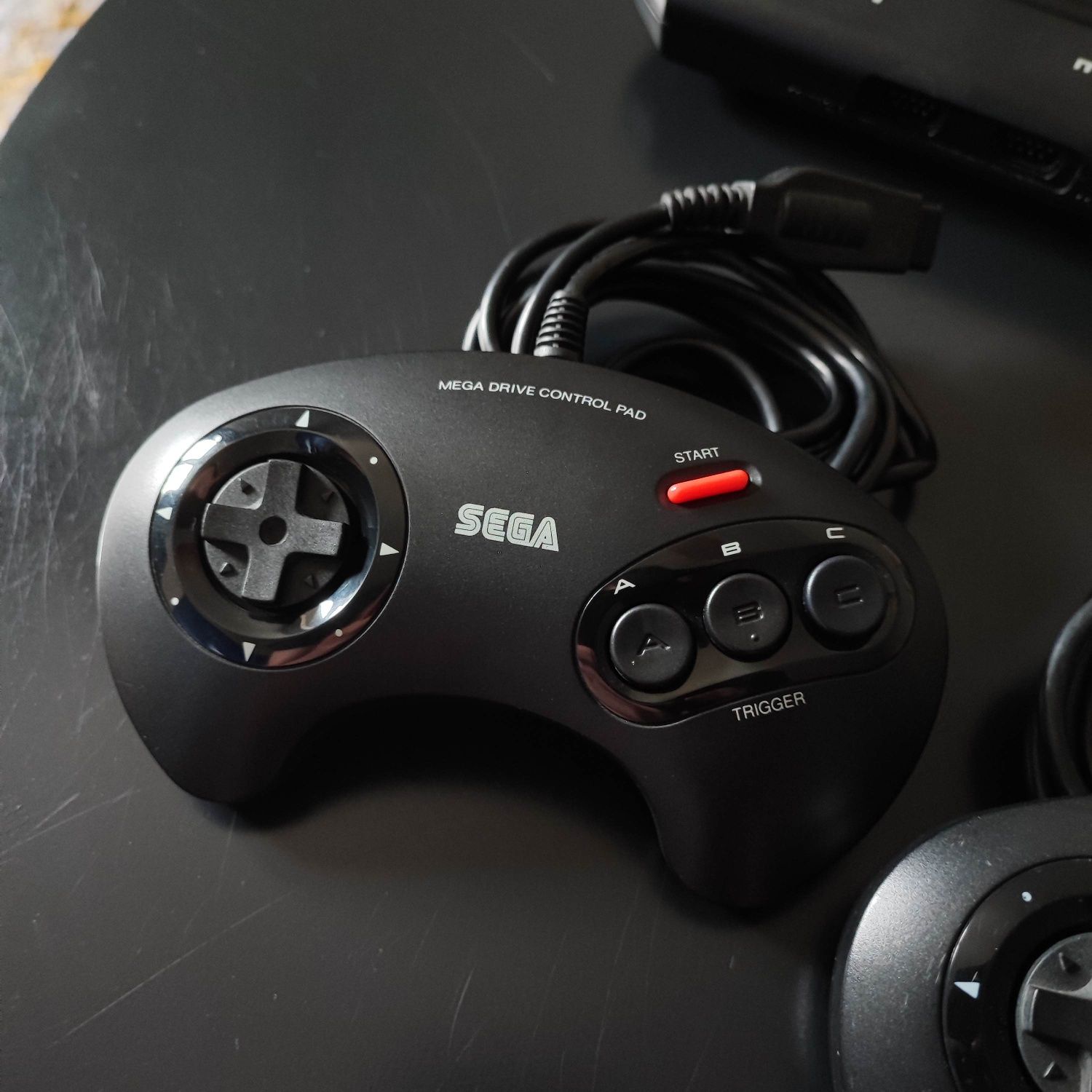 Sega Megadrive II + 2 Comandos + Jogos