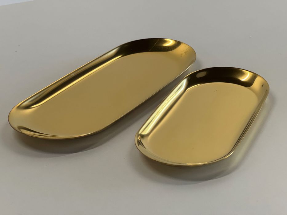 2 Bandejas douradas metálicas novas