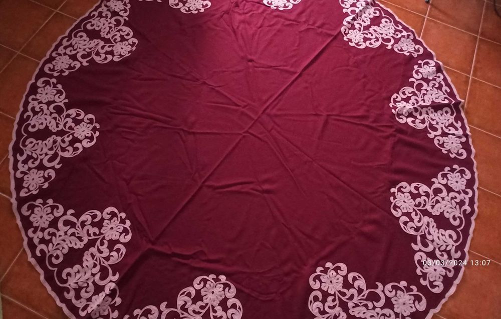 Pano Camilha Redondo, com bordado tradicional de Nisa, artesanal