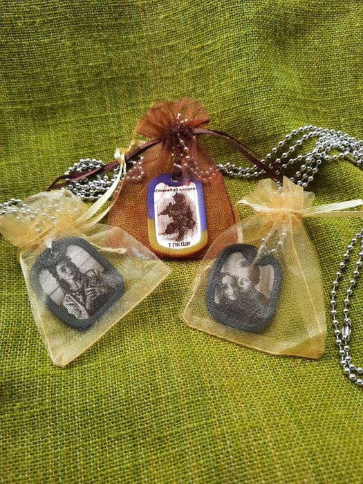 Фото на кулоні/жетоні. Лазерне гравіювання фото, напис, ладанка