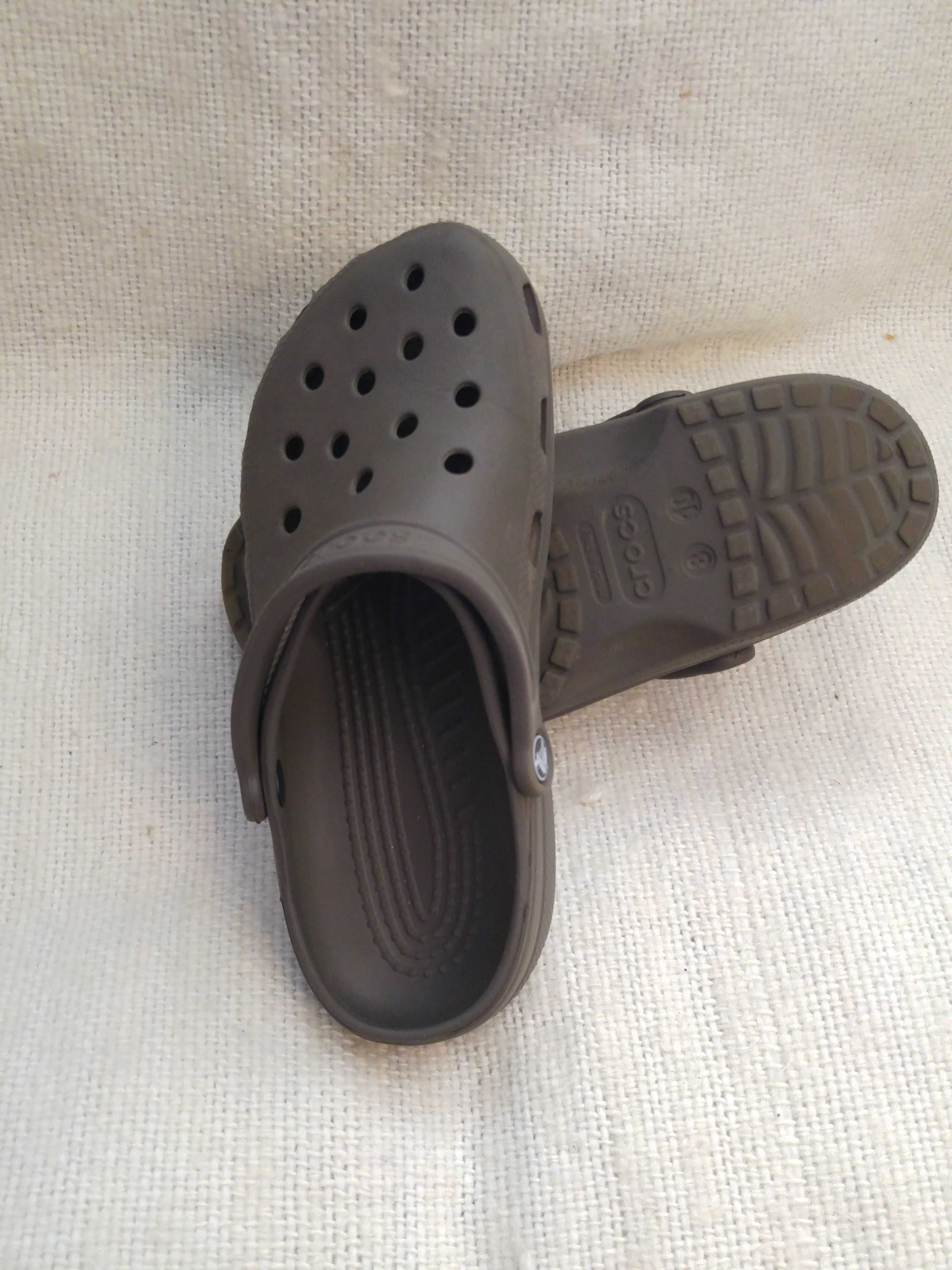 Klapki Crocs oliwkowe męskie