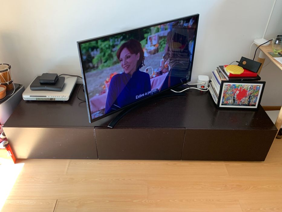 Móvel de TV e multimédia