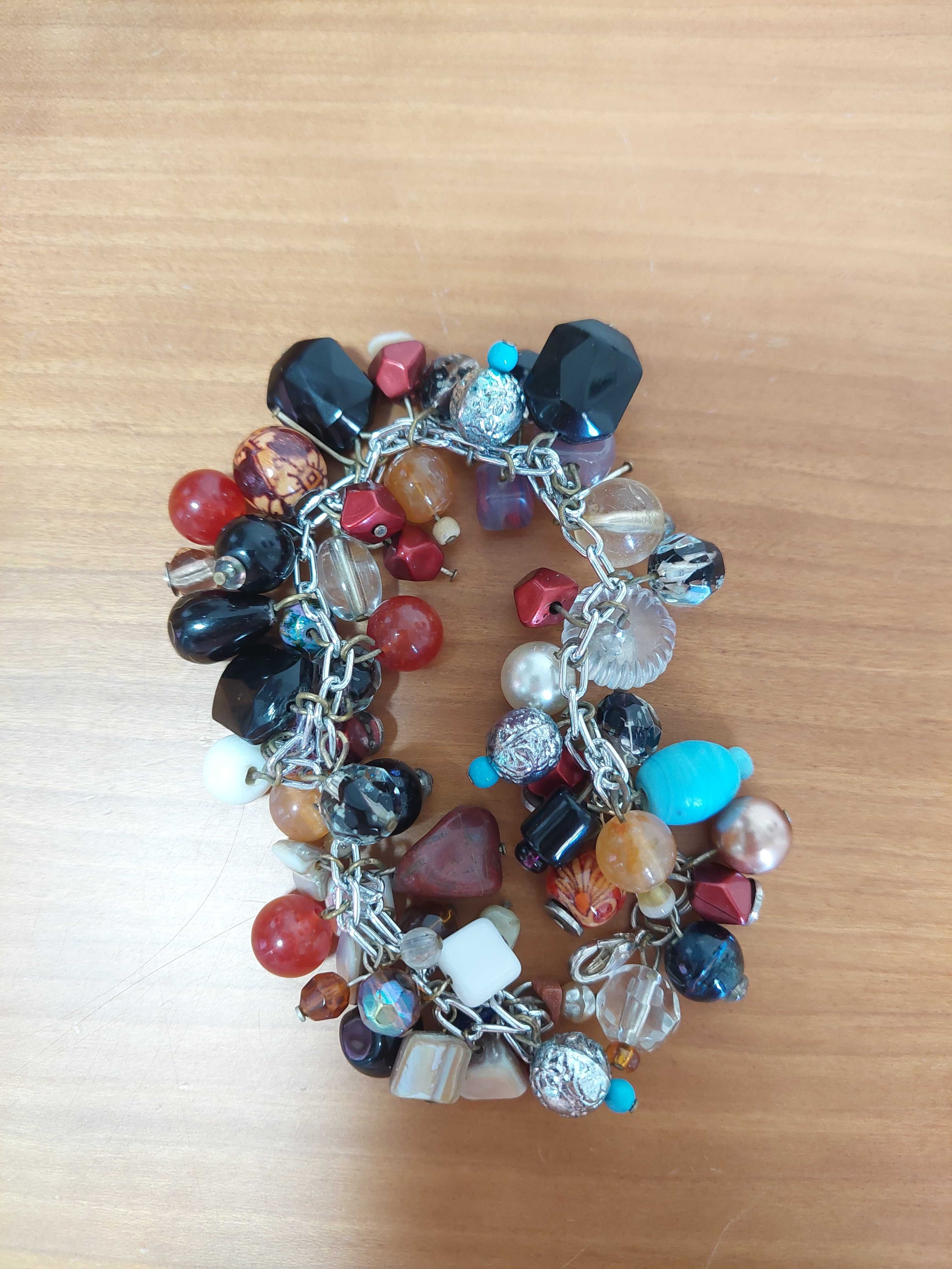 Fio e pulseiras para peças
