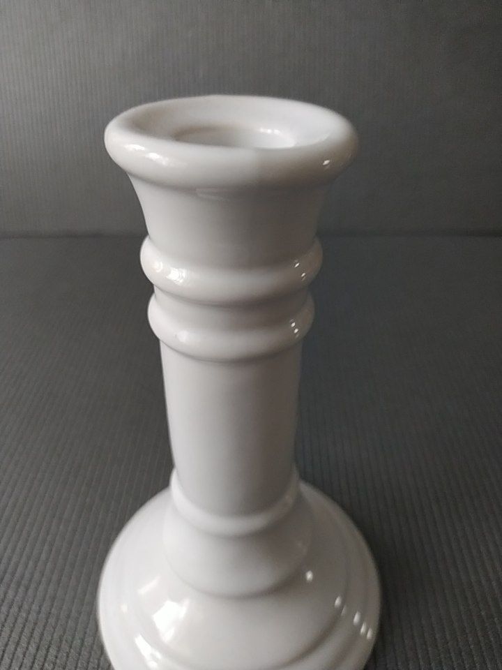 Duży biały porcelanowy świecznik